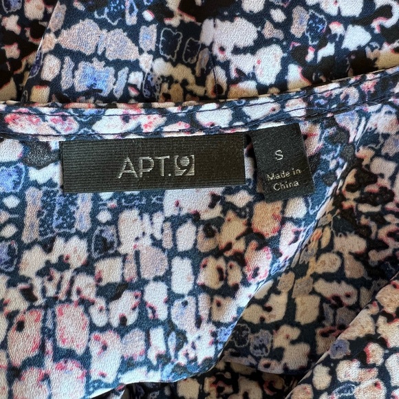 Women’s Apt.9 Multicolored Vneck Blouse with Rolled button sleeves, Small - Picture 6 of 10